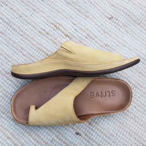 Strive 'Capri' leather toe-loop sandal in amber - size 38/7.5 - Picture 4 of 5